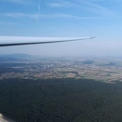 Flugwegposition um 15:34:55: Aufgenommen in der Nähe von Gemeinde Matzendorf-Hölles, Österreich in 880 Meter